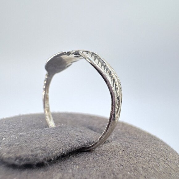VTG Solid Sterling Silver 925 Feather Design Textured Band Ring Size 4.25 - Picture 4 of 10